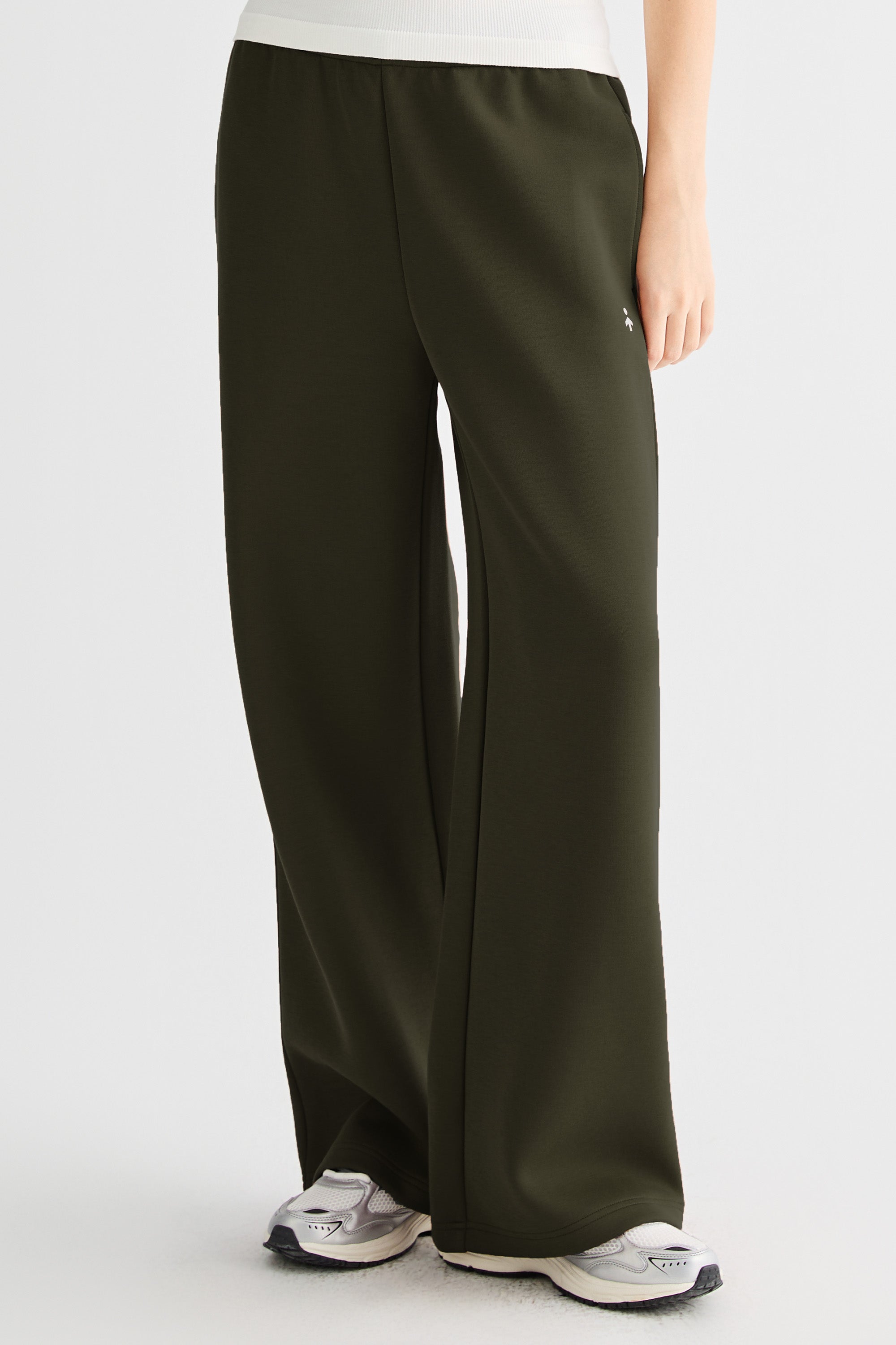 OROLAY Air Layer Wide-Leg Sweatpants #color_olive