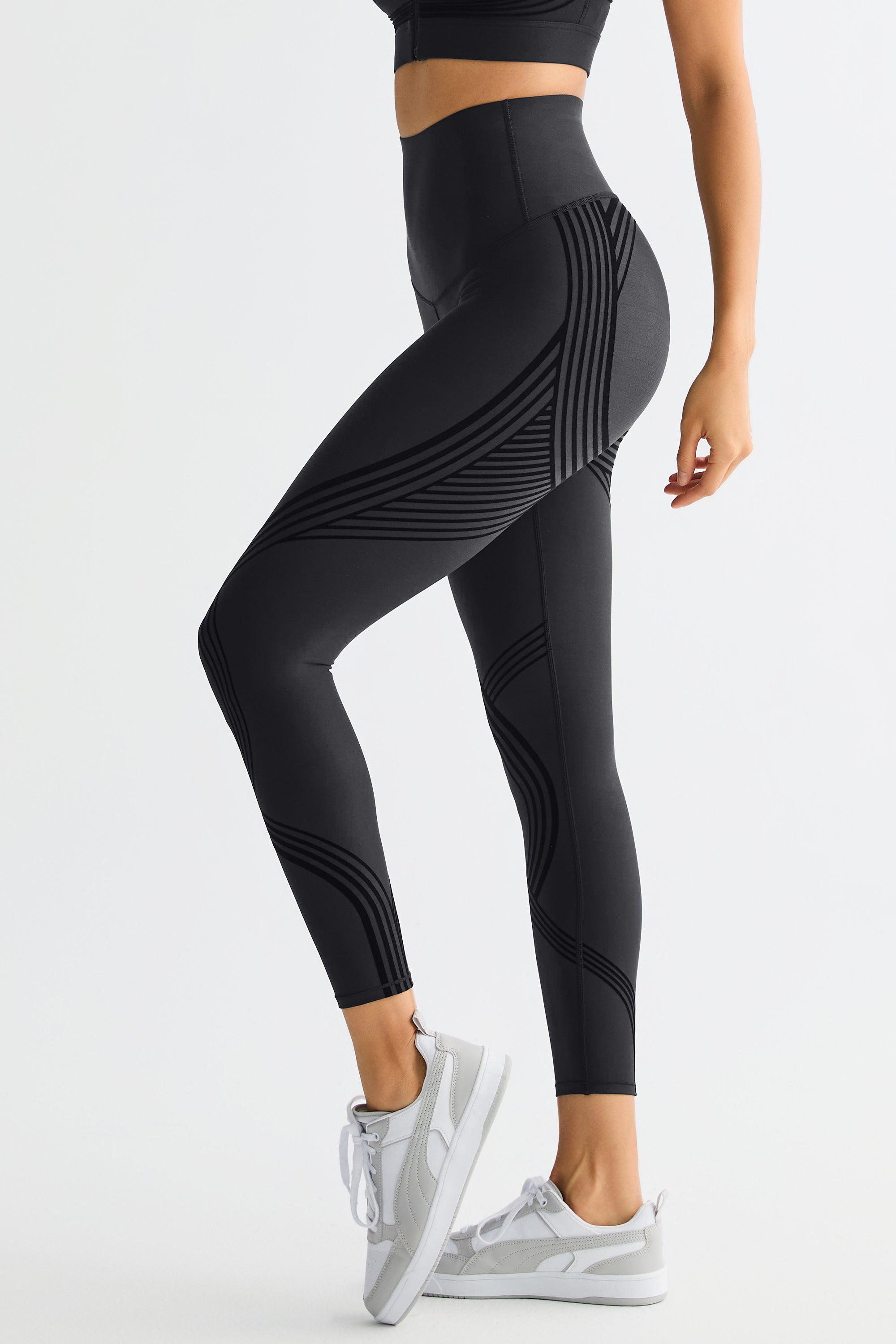 FlexSeam™ High-Waisted Signature 7/8 Leggings #color_black
