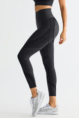 FlexSeam™ High-Waisted Signature 7/8 Leggings #color_black