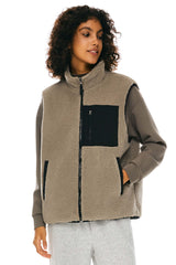 Orolay Fleece Reversible Vest Sherpa with Pockets #color_khaki