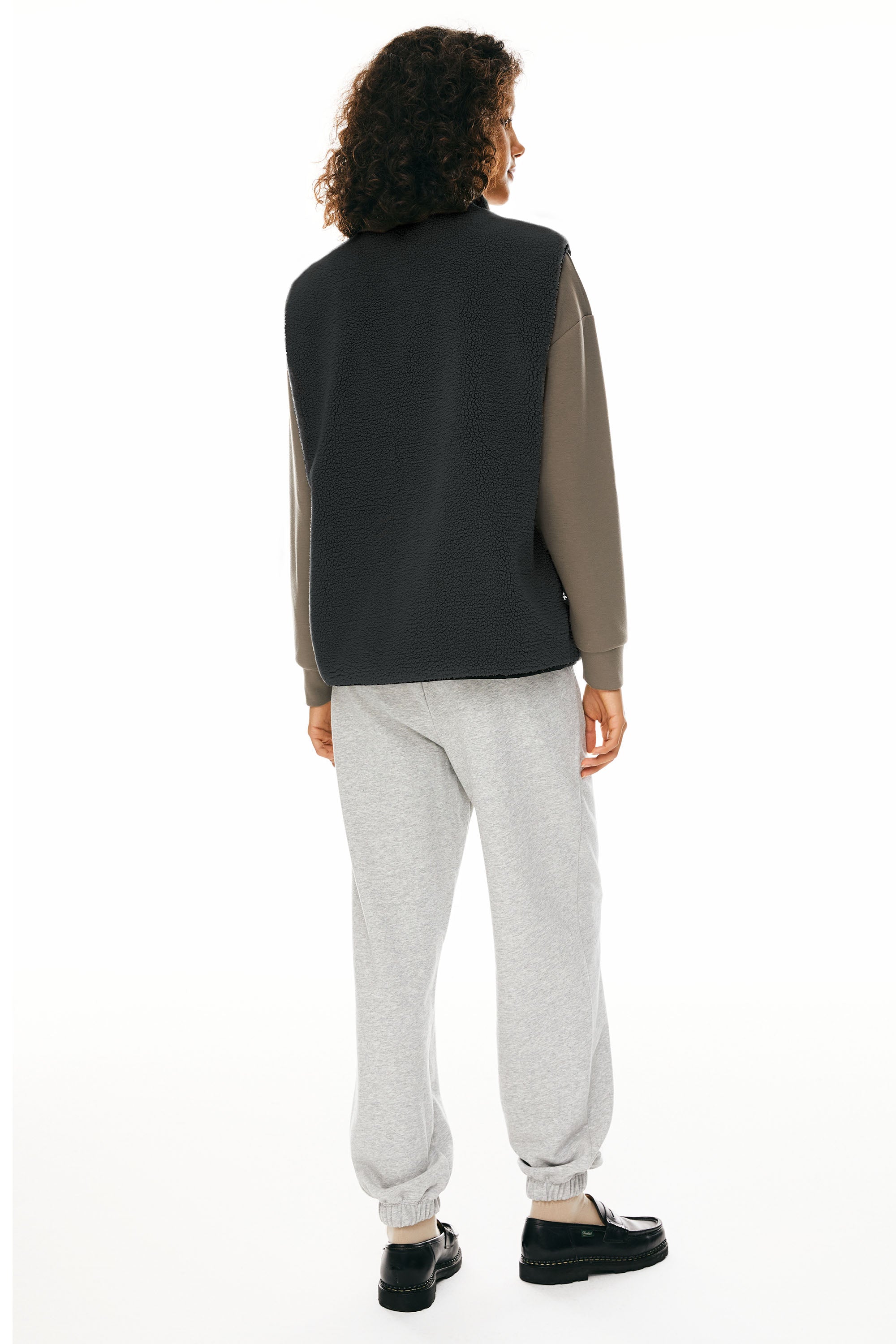 Orolay Fleece Reversible Vest Sherpa with Pockets #color_darkgray