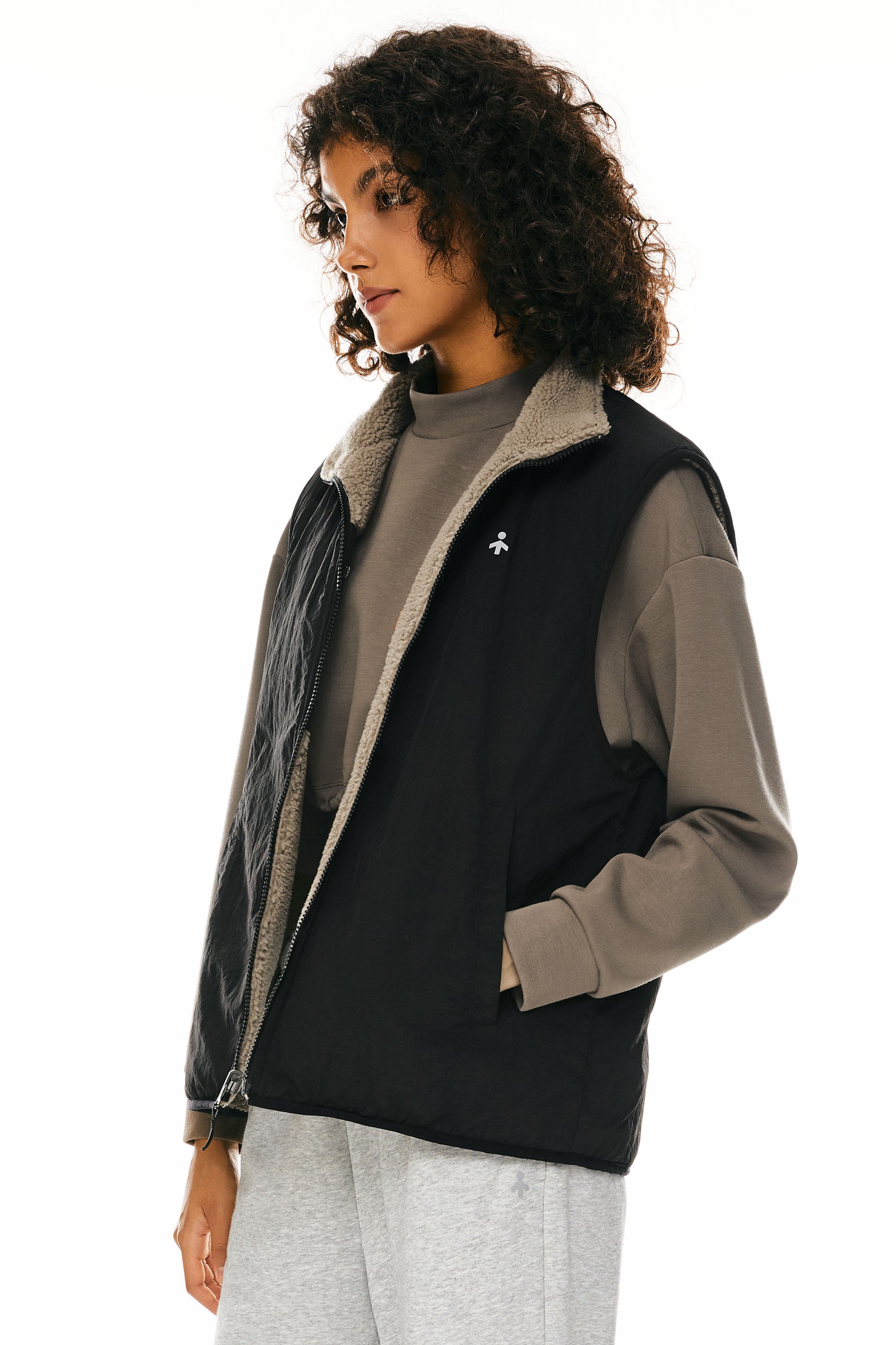 Orolay Fleece Reversible Vest Sherpa with Pockets #color_khaki