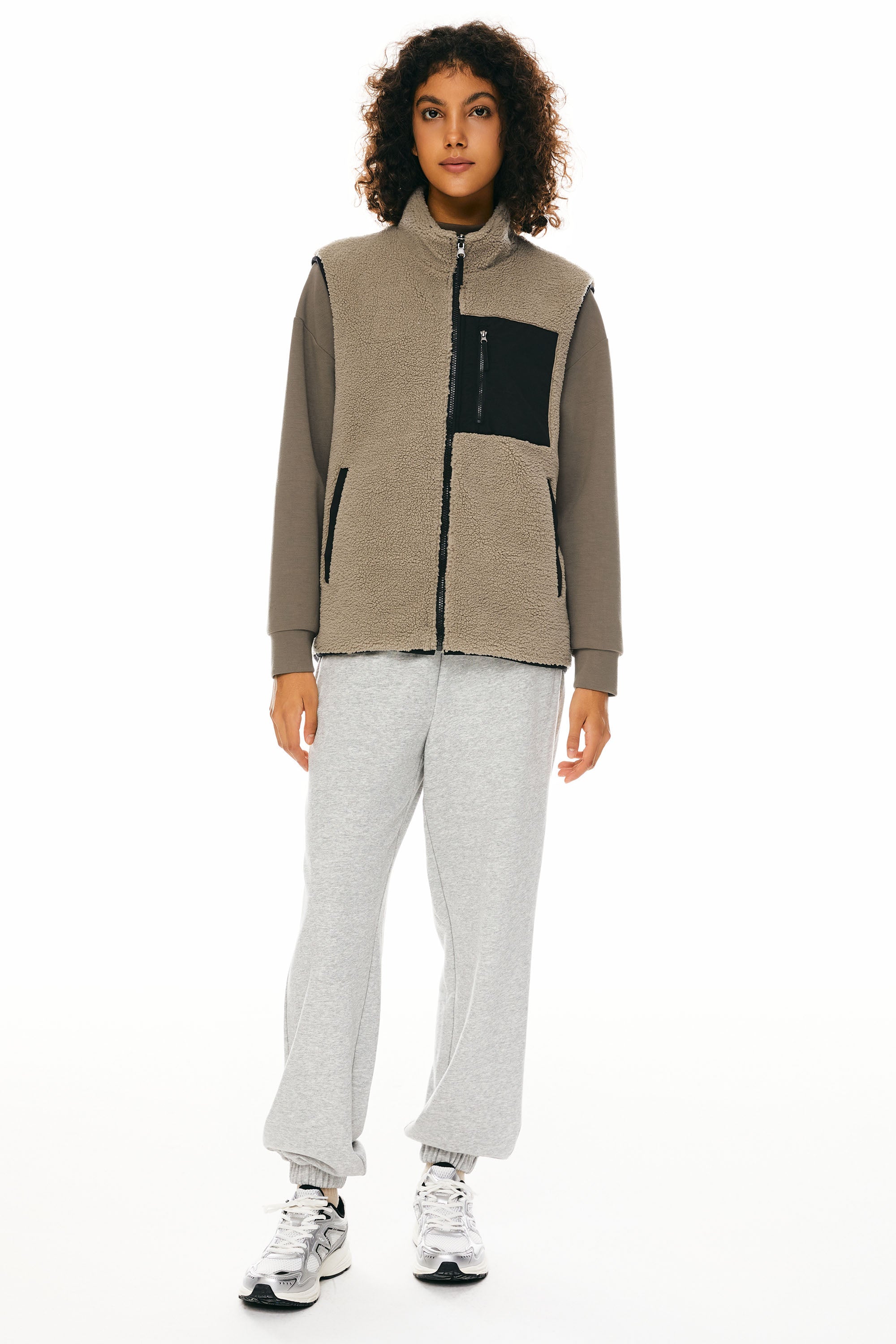 Orolay Fleece Reversible Vest Sherpa with Pockets #color_khaki