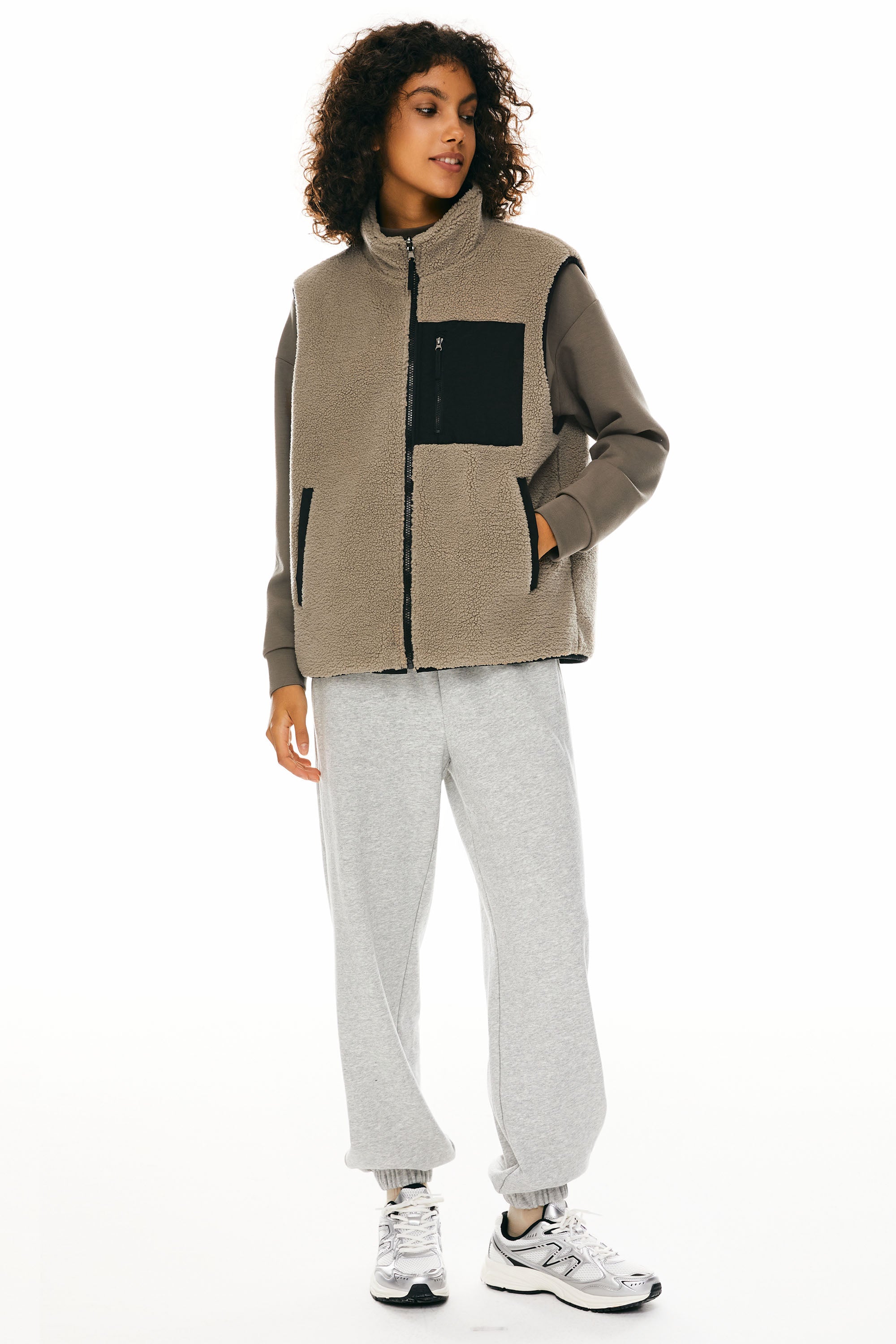 Orolay Fleece Reversible Vest Sherpa with Pockets #color_khaki