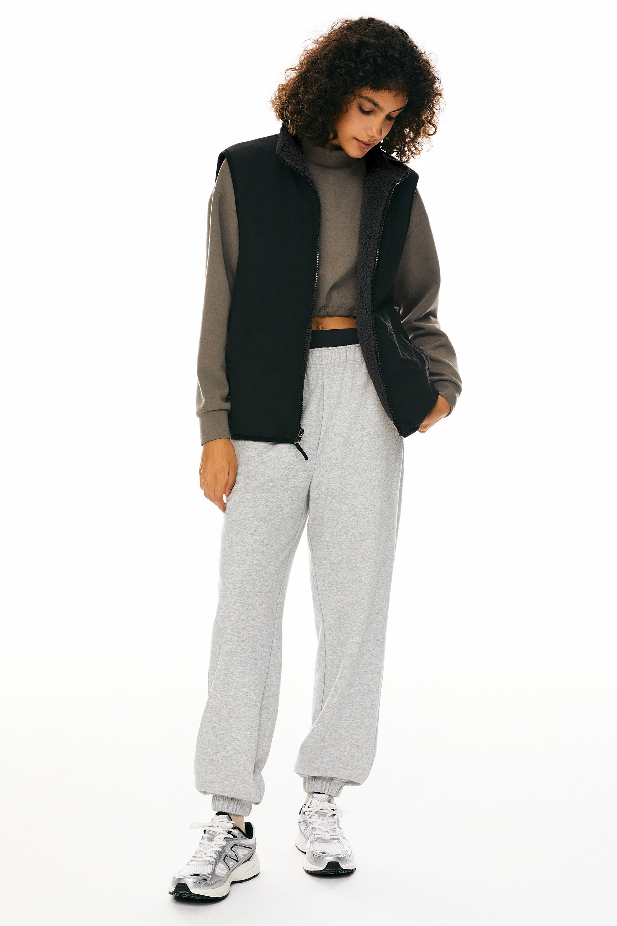 Orolay Fleece Reversible Vest Sherpa with Pockets #color_darkgray