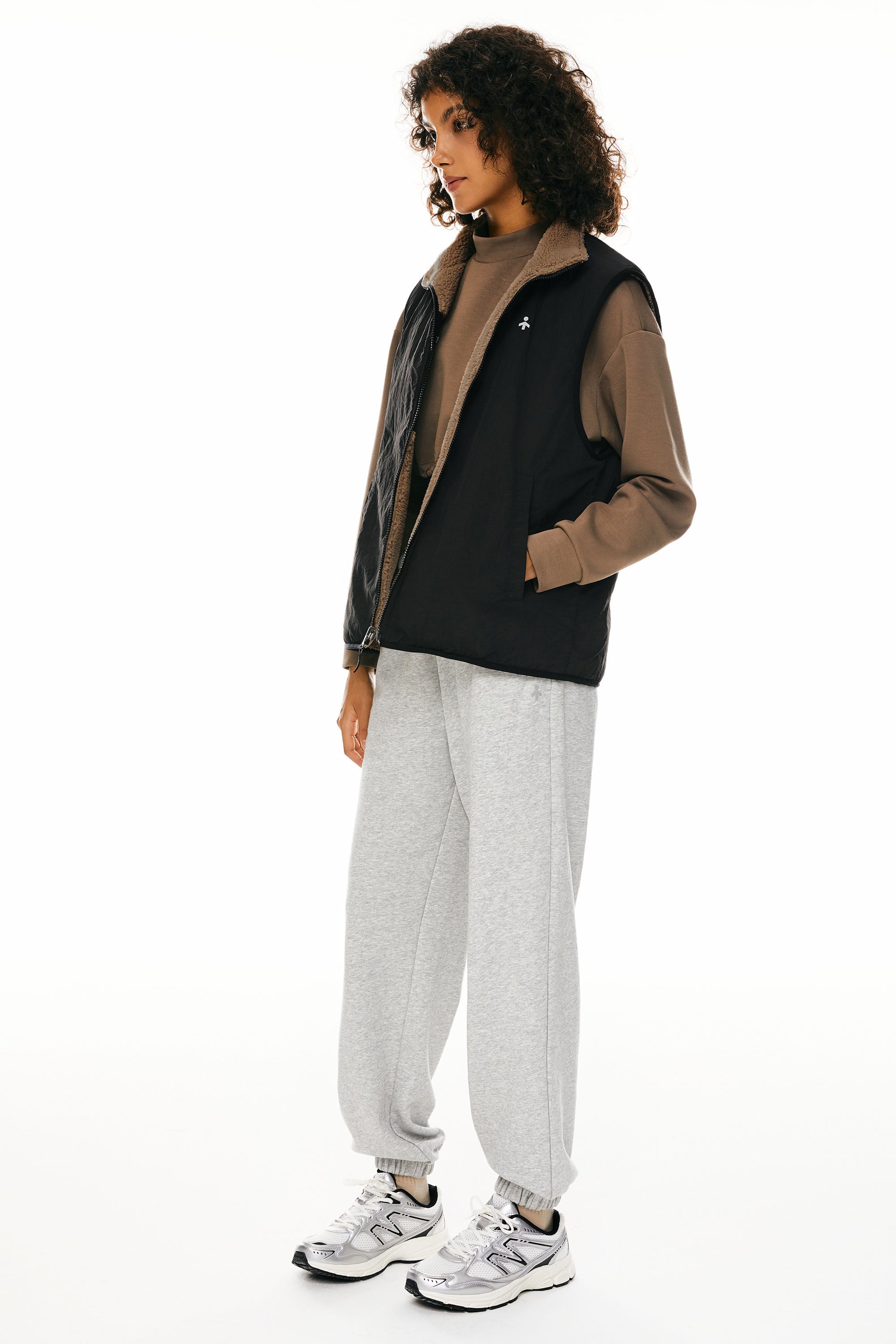 Orolay Fleece Reversible Vest Sherpa with Pockets #color_brown