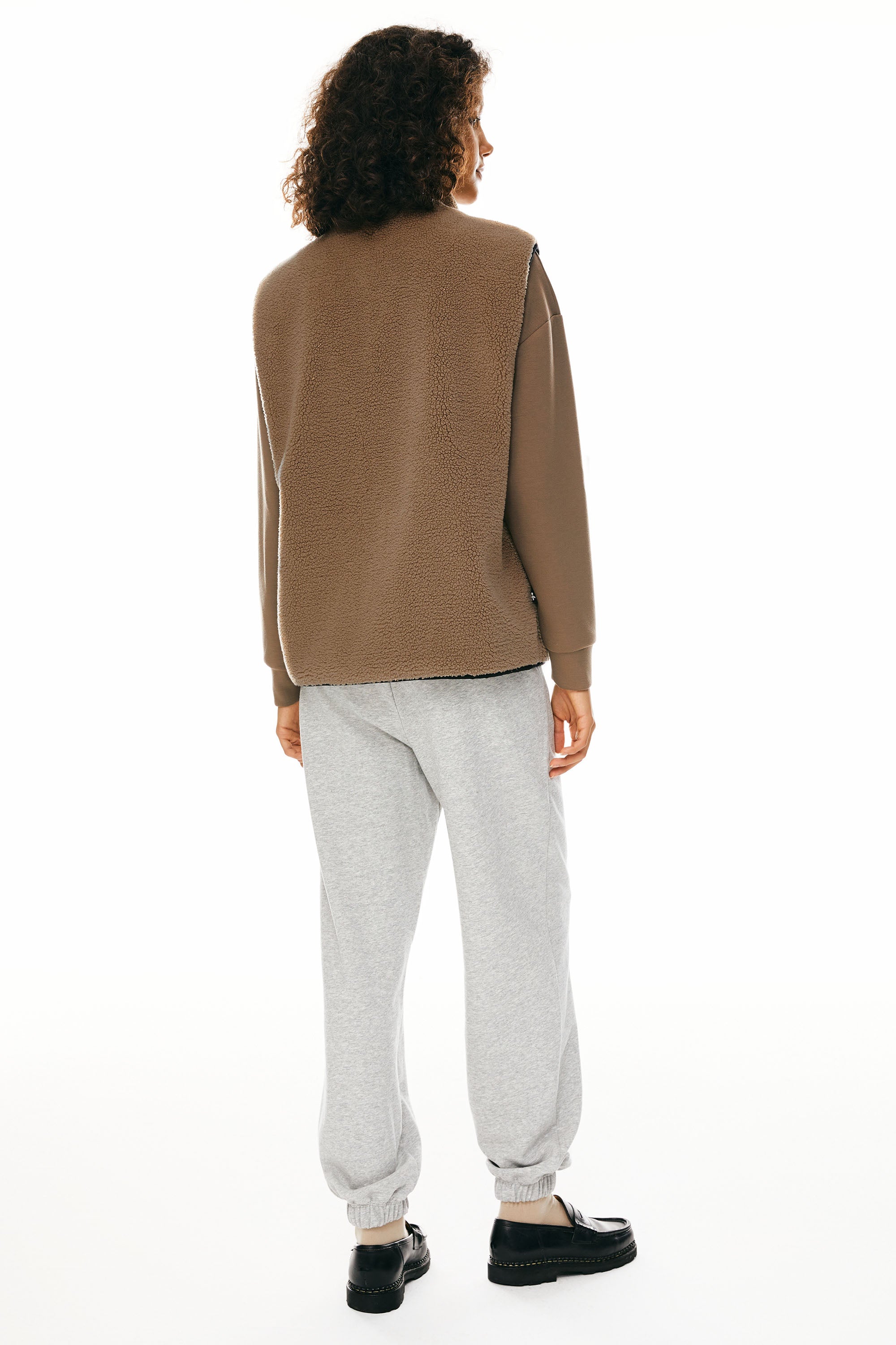 Orolay Fleece Reversible Vest Sherpa with Pockets #color_brown