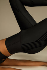 FlexSeam™ High-Waisted Signature 7/8 Leggings #color_black