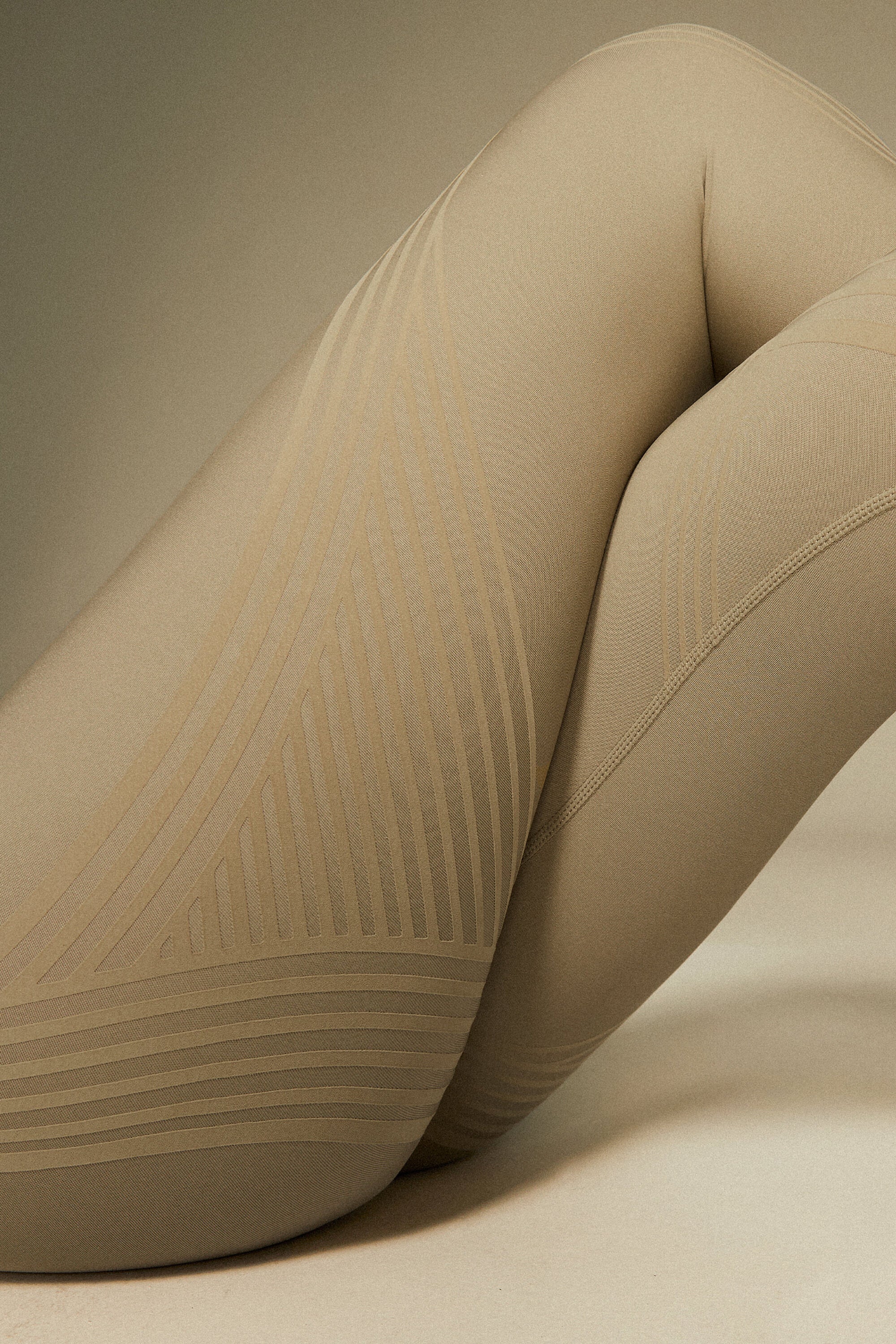 FlexSeam™ High-Waisted Signature 7/8 Leggings #color_Khaki