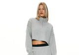 5 Stilvolle Möglichkeiten, dein Half Zip Crop Sweatshirt für jede Saison zu stylen