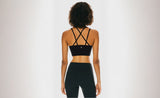 5 Façons de Styler un Soutien-Gorge de Sport Matelassé Croisé au-Delà de la Salle de Gym
