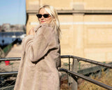 Wie man warm bleibt und gleichzeitig schick aussieht in einer Daunenjacke: Chicagoer Stil-Tipps