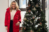 Rouge Brûlant pour les Fêtes : Comment Styliser le Blouson Orolay pour les Festivités de Noël