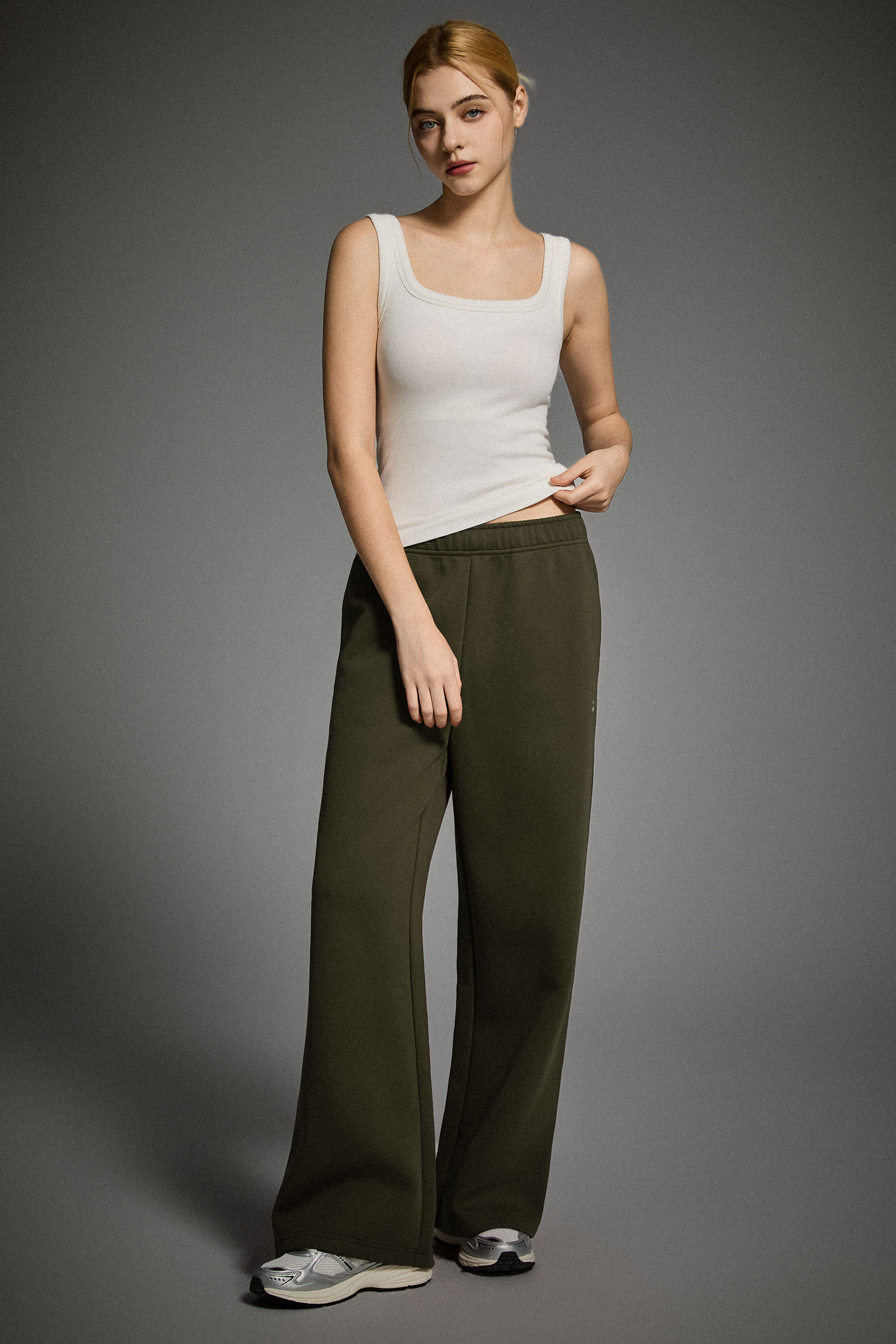 OROLAY Air Layer Wide-Leg Sweatpants #color_olive