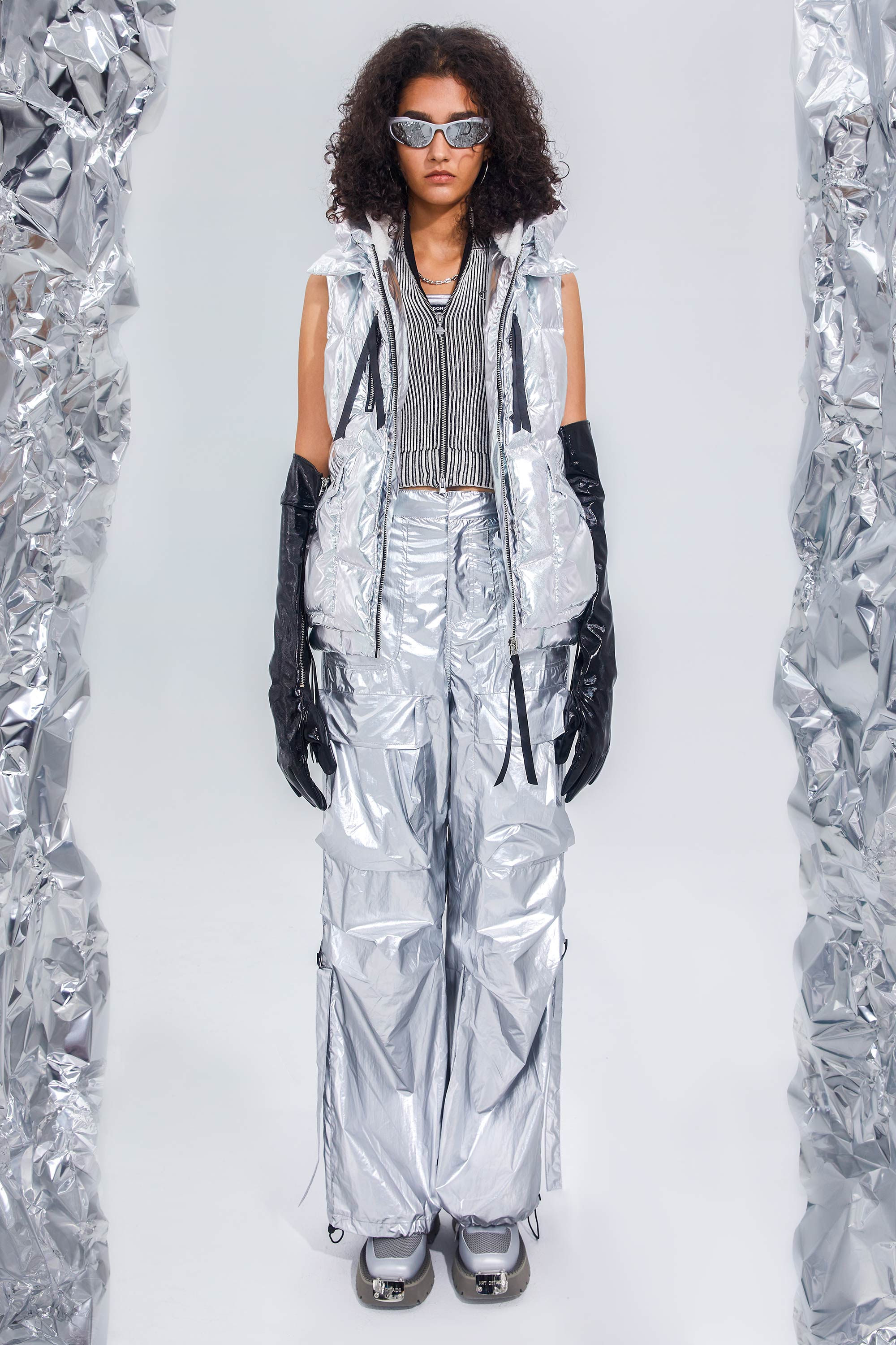 Orolay-092 Cosmos Cropped Chrome Down Vest-#color_Metallic Silver