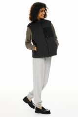 Orolay Fleece Reversible Vest Sherpa with Pockets #color_darkgray