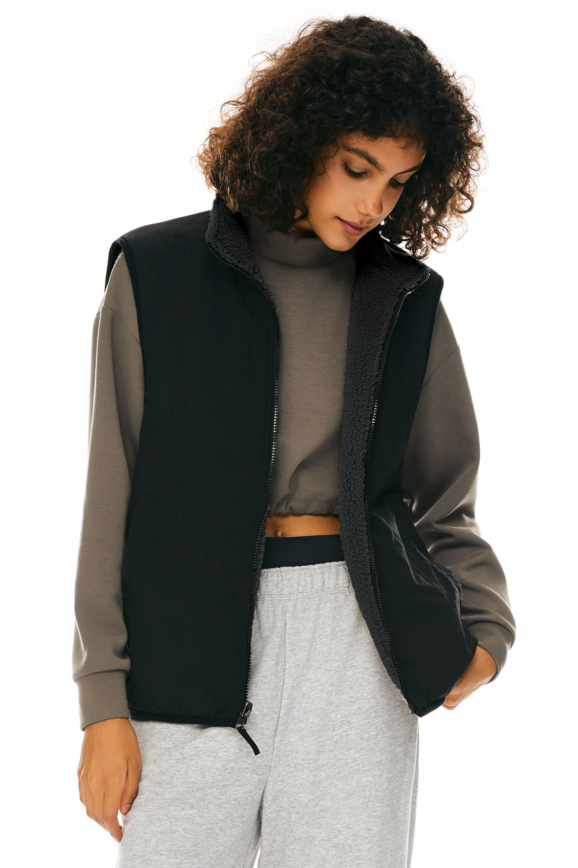 Orolay Fleece Reversible Vest Sherpa with Pockets #color_darkgray