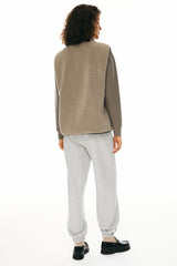 Orolay Fleece Reversible Vest Sherpa with Pockets #color_khaki