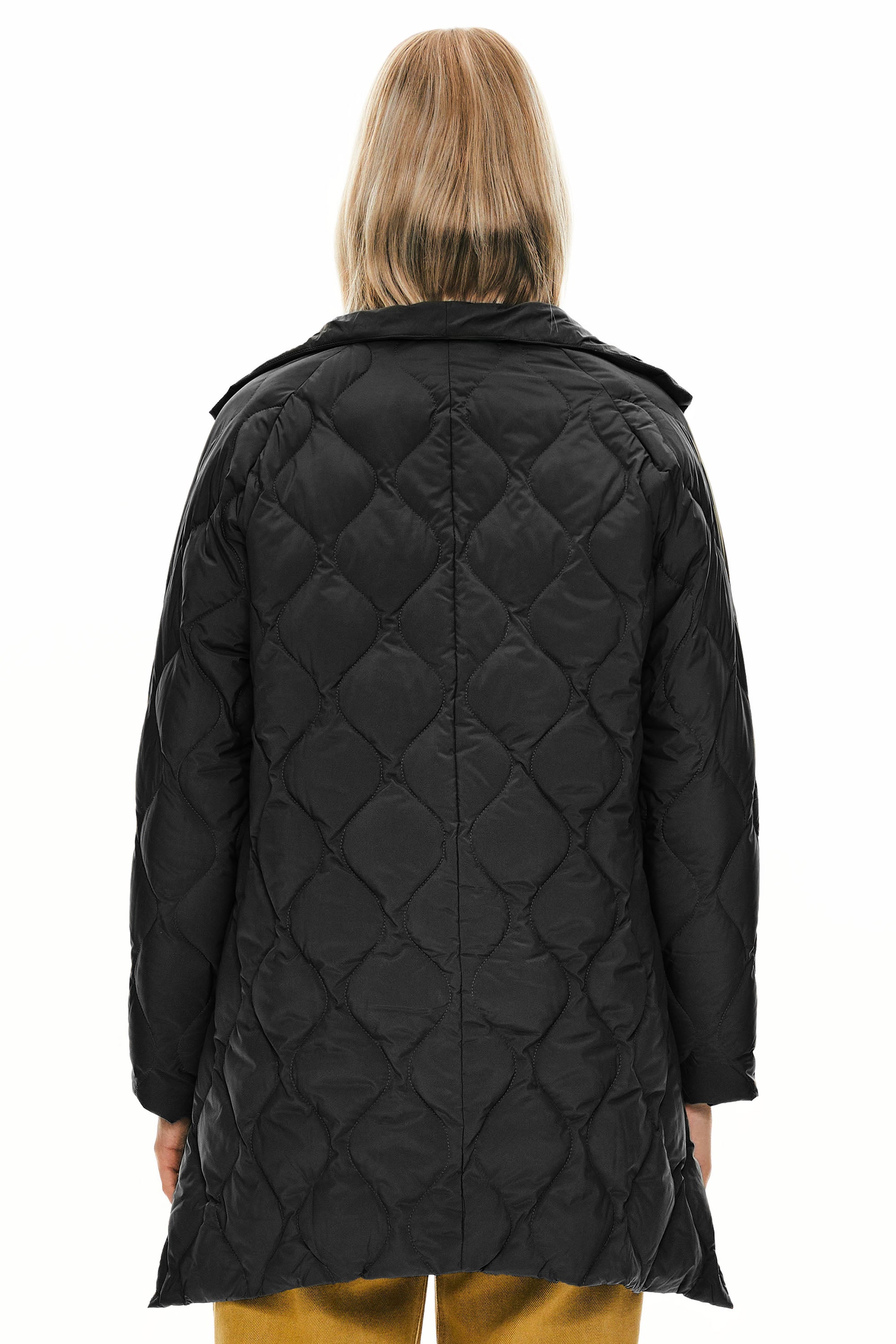 Orolay Oversized Quilted Puffer Jacket Lightweight with Pockets #color_black 