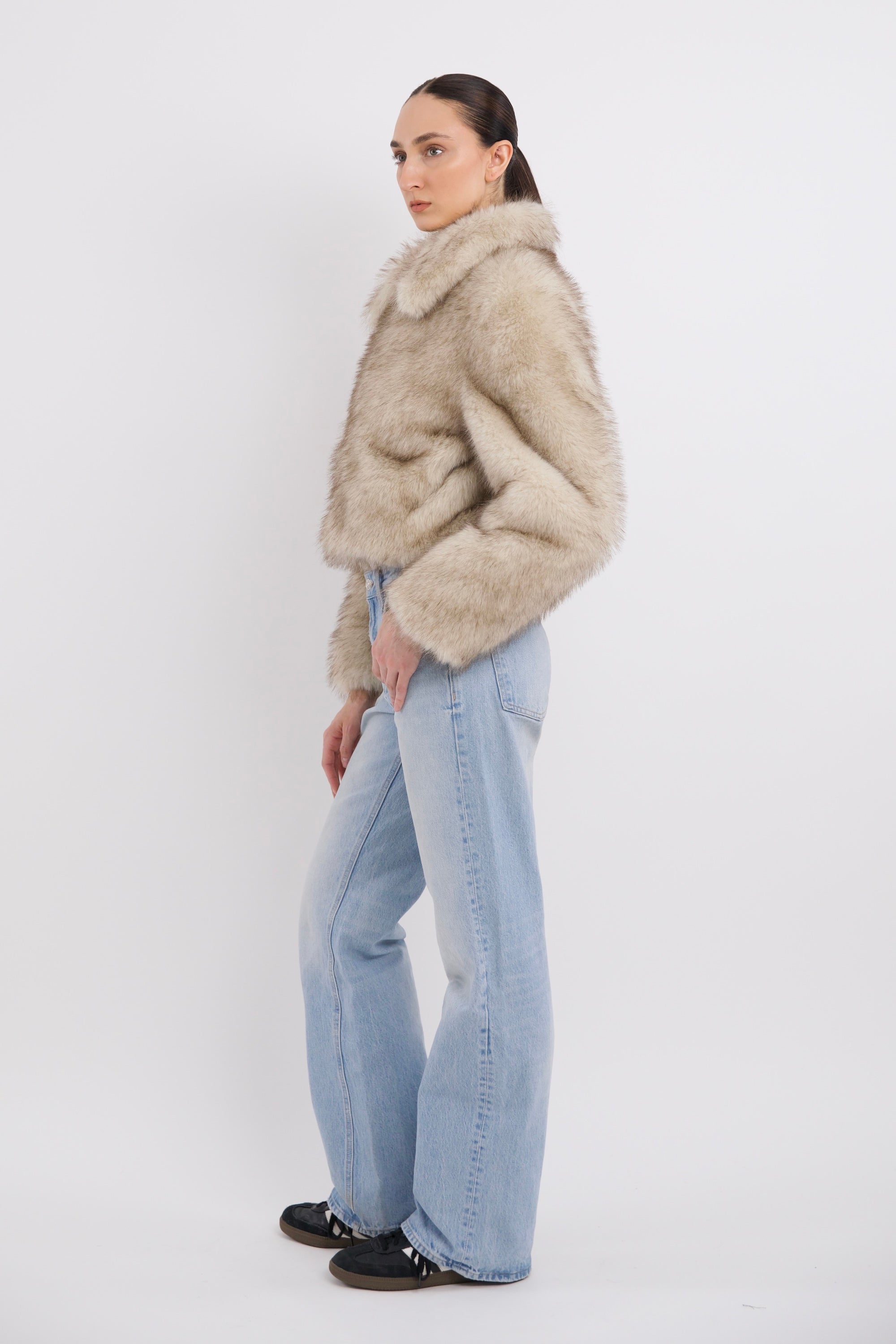 Orolay Cropped Faux Fur Coat #color_beige