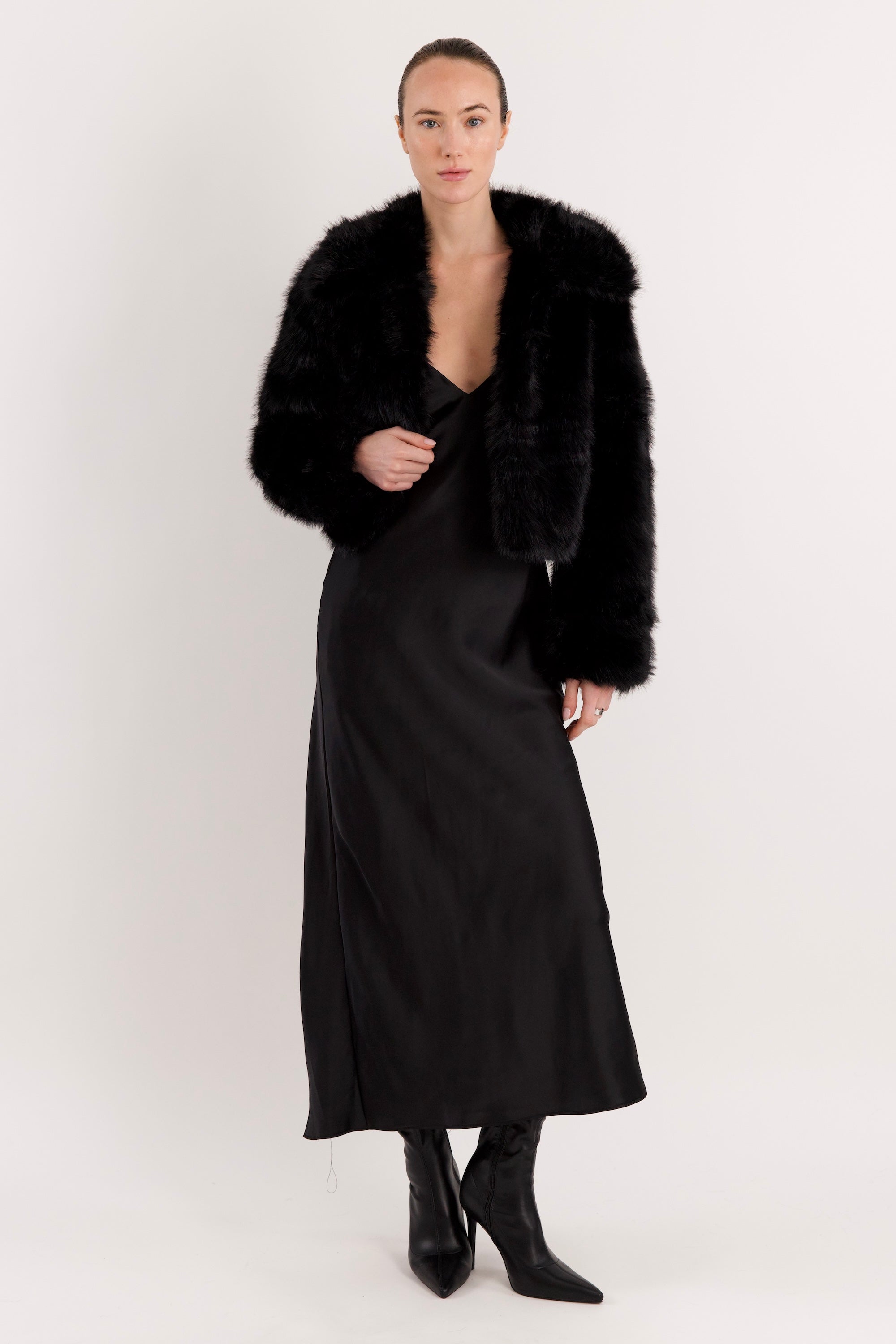 Orolay Cropped Faux Fur Coat #color_black