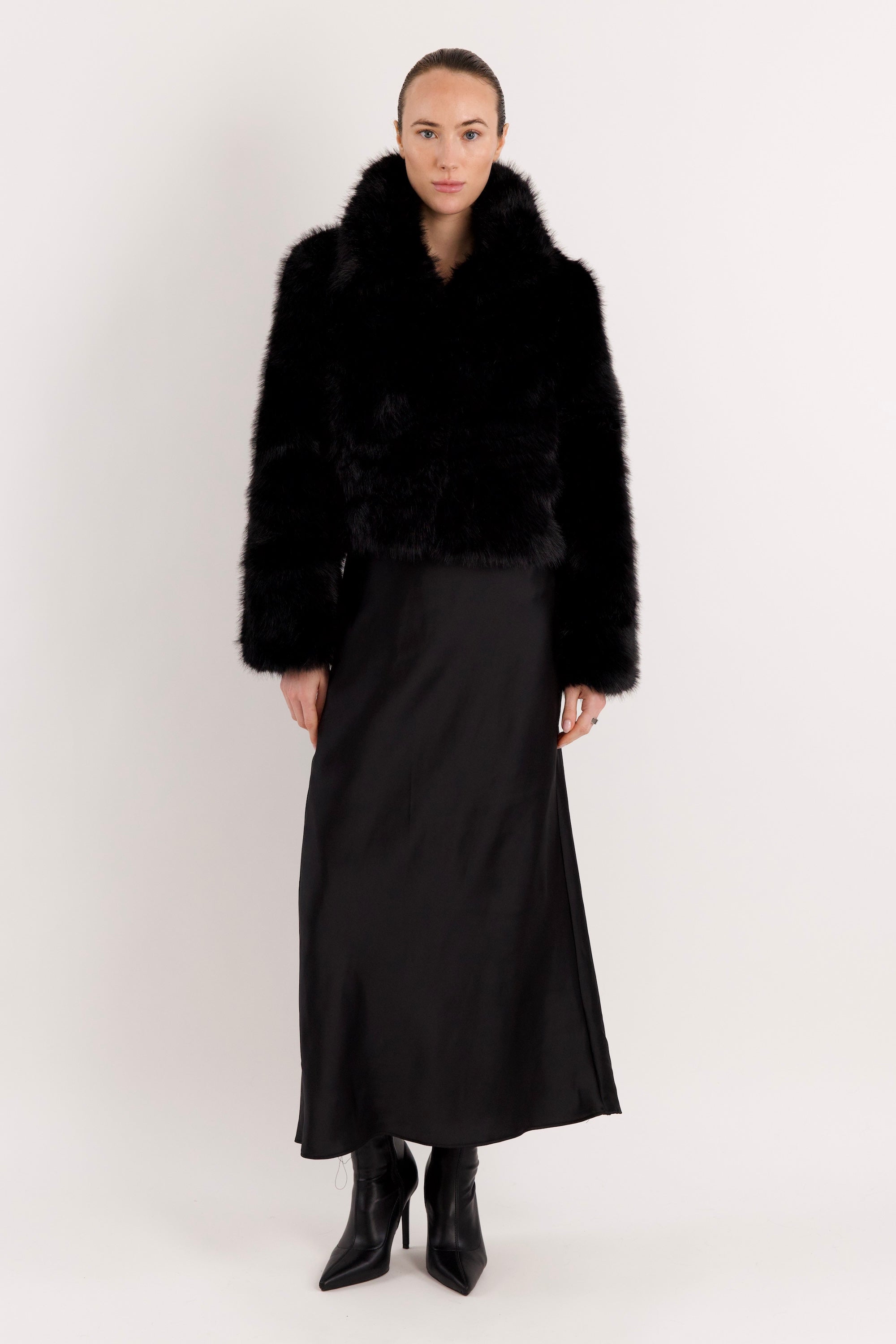 Orolay Cropped Faux Fur Coat #color_black