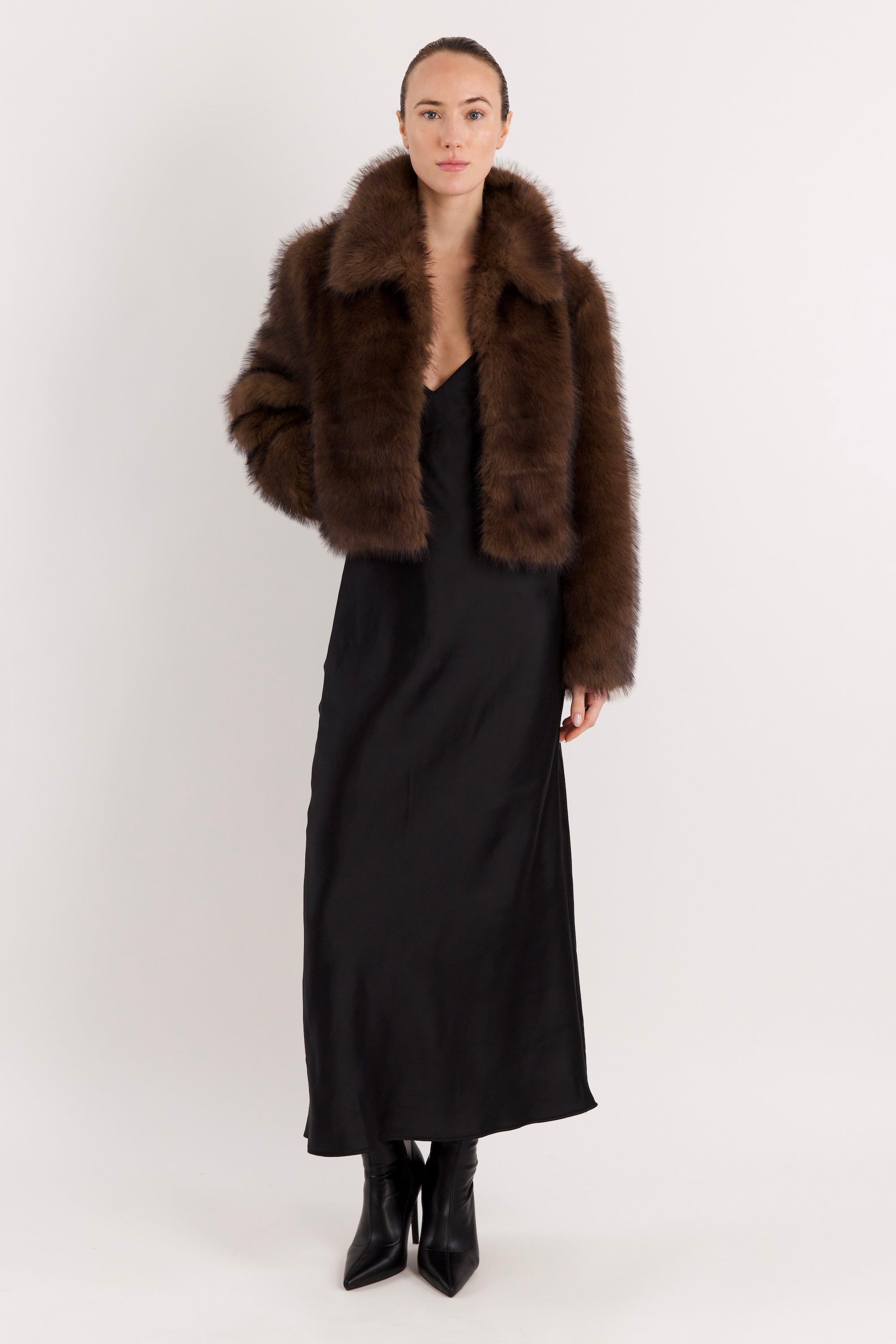 Orolay Cropped Faux Fur Coat #color_coffee
